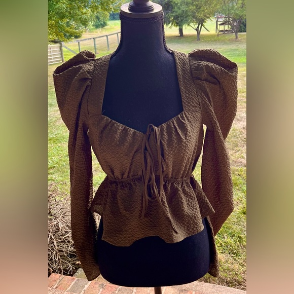 Topshop Tops - Topshop SZ 2 olive or army green peasant style top NWT cropped ties bows Europe